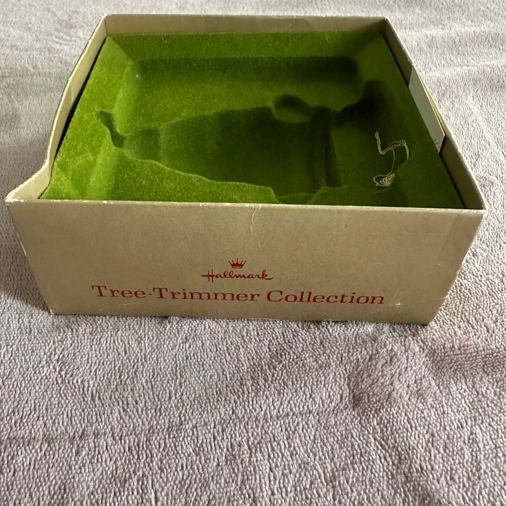 Vintage Hallmark Yesteryears 1976 Santa Skater Joy Ornament Wood‎ Carved Look